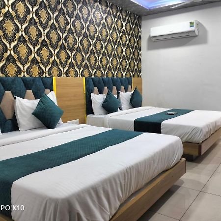 Hotel Rudra Palace Ānand Extérieur photo