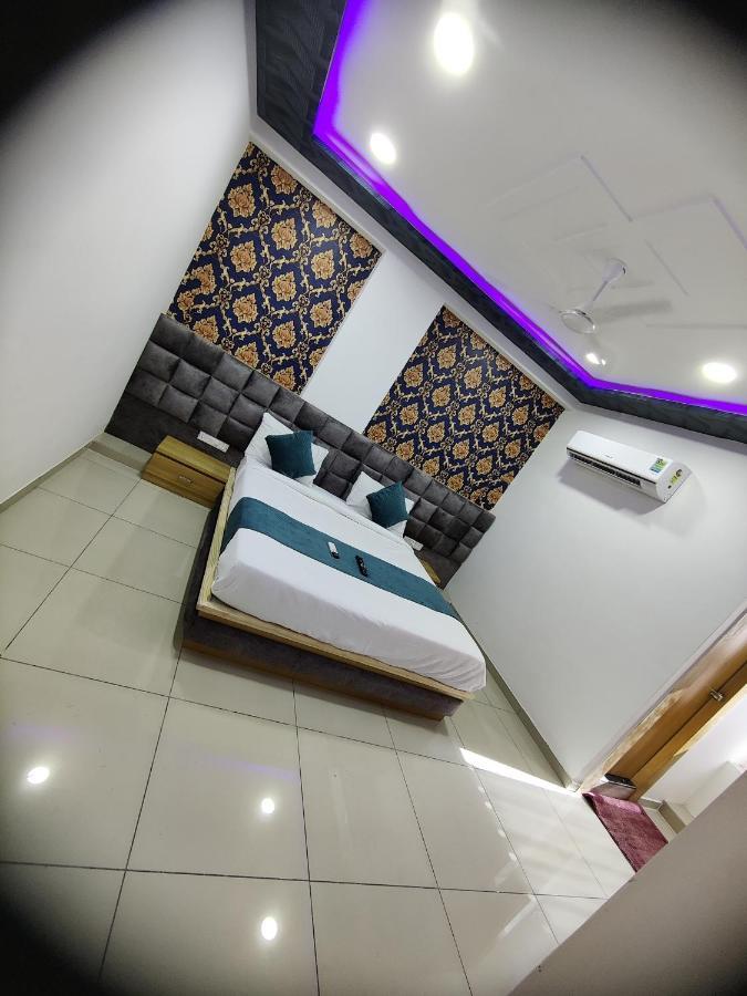 Hotel Rudra Palace Ānand Extérieur photo