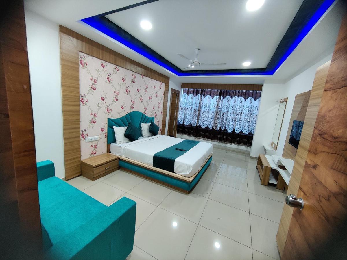 Hotel Rudra Palace Ānand Extérieur photo