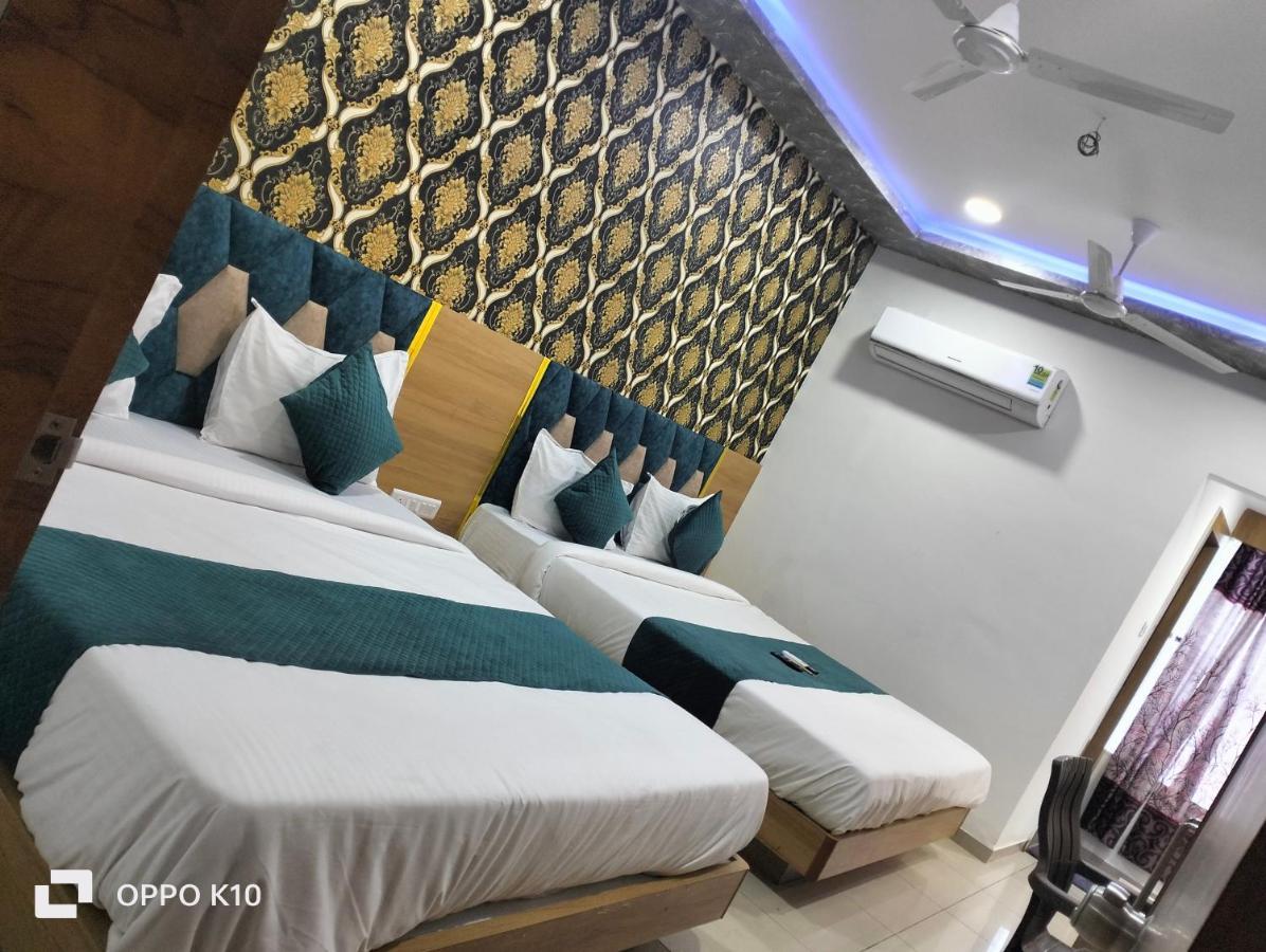 Hotel Rudra Palace Ānand Extérieur photo