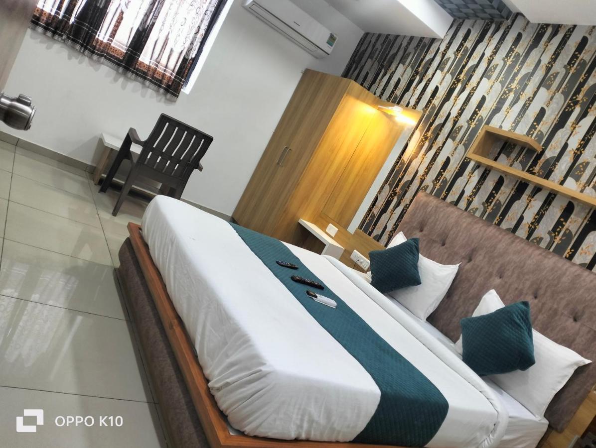 Hotel Rudra Palace Ānand Extérieur photo