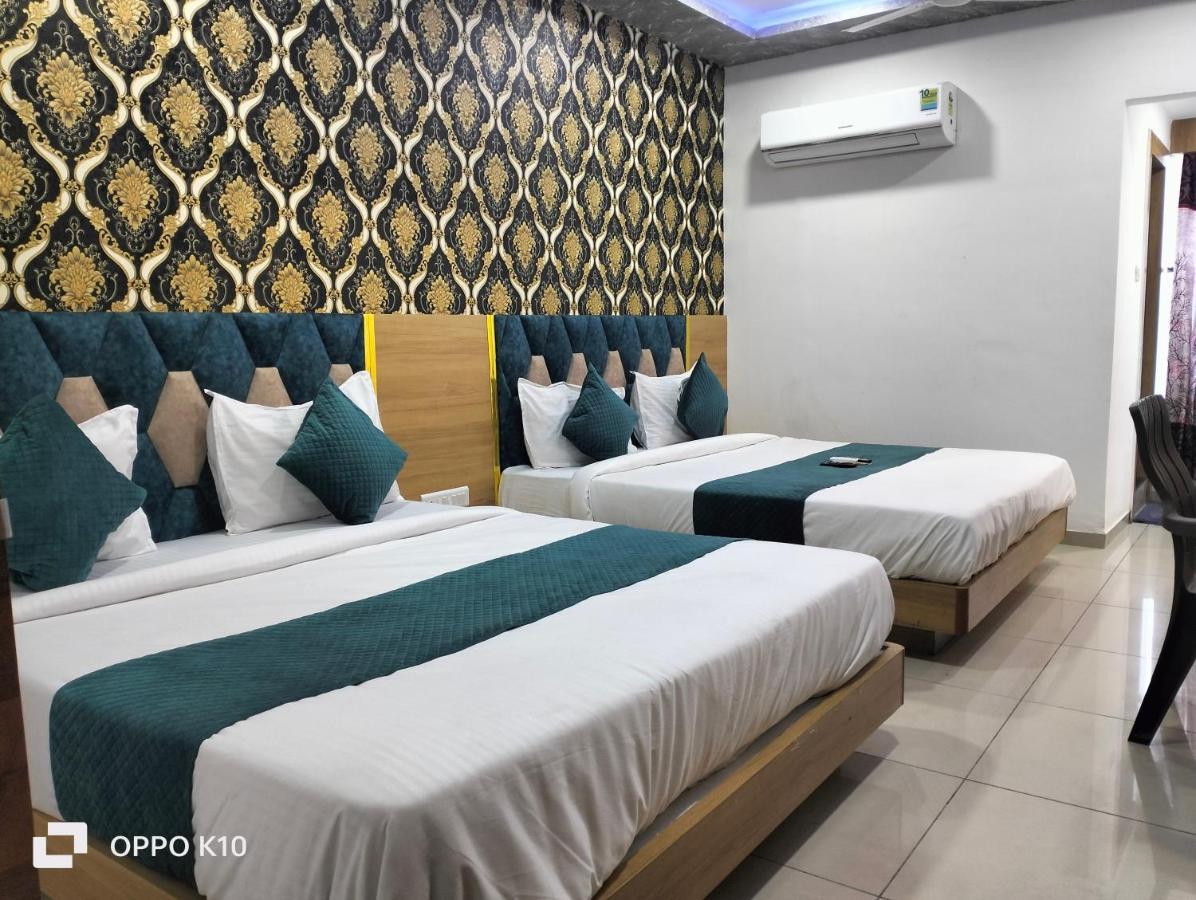 Hotel Rudra Palace Ānand Extérieur photo