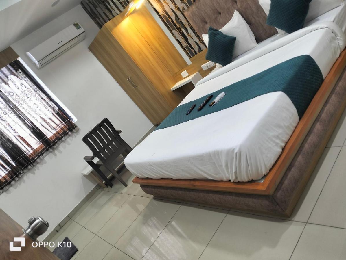 Hotel Rudra Palace Ānand Extérieur photo