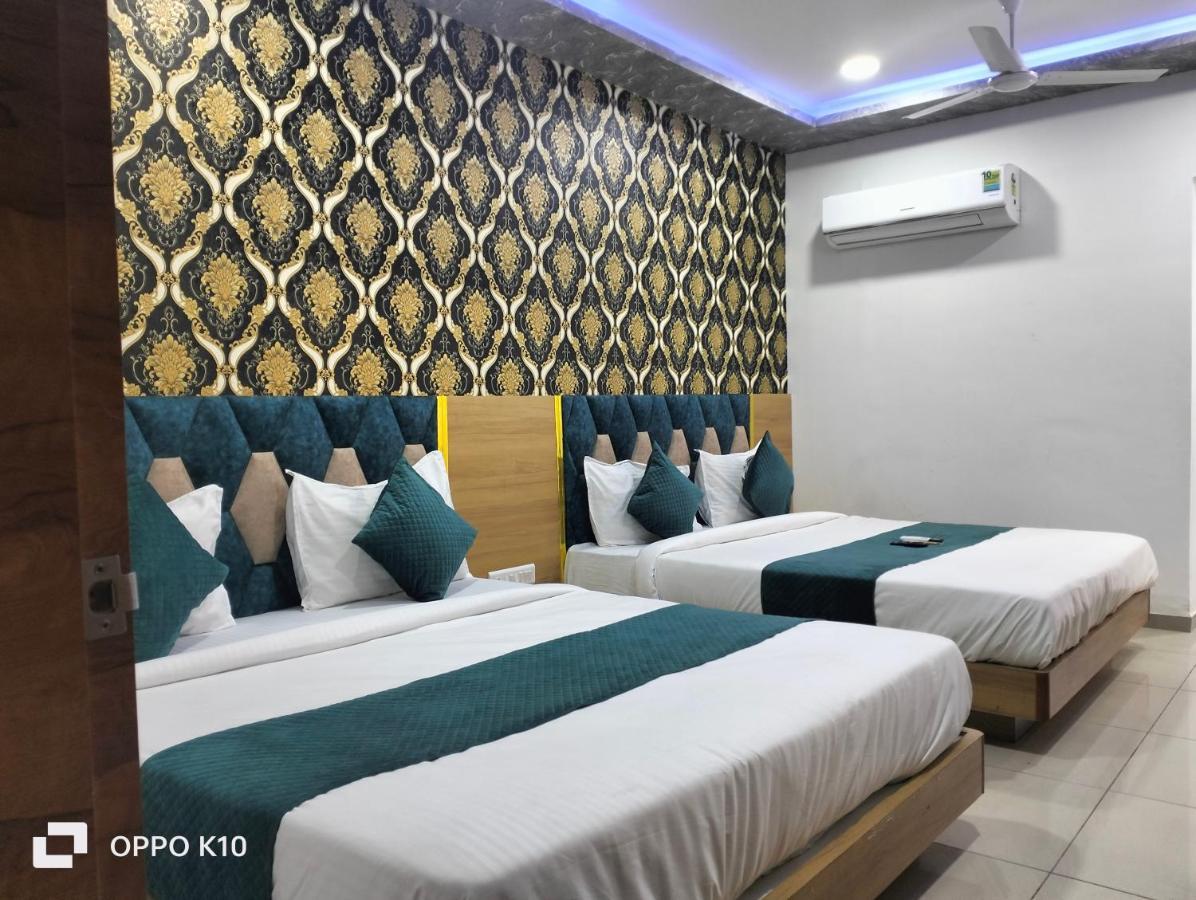 Hotel Rudra Palace Ānand Extérieur photo