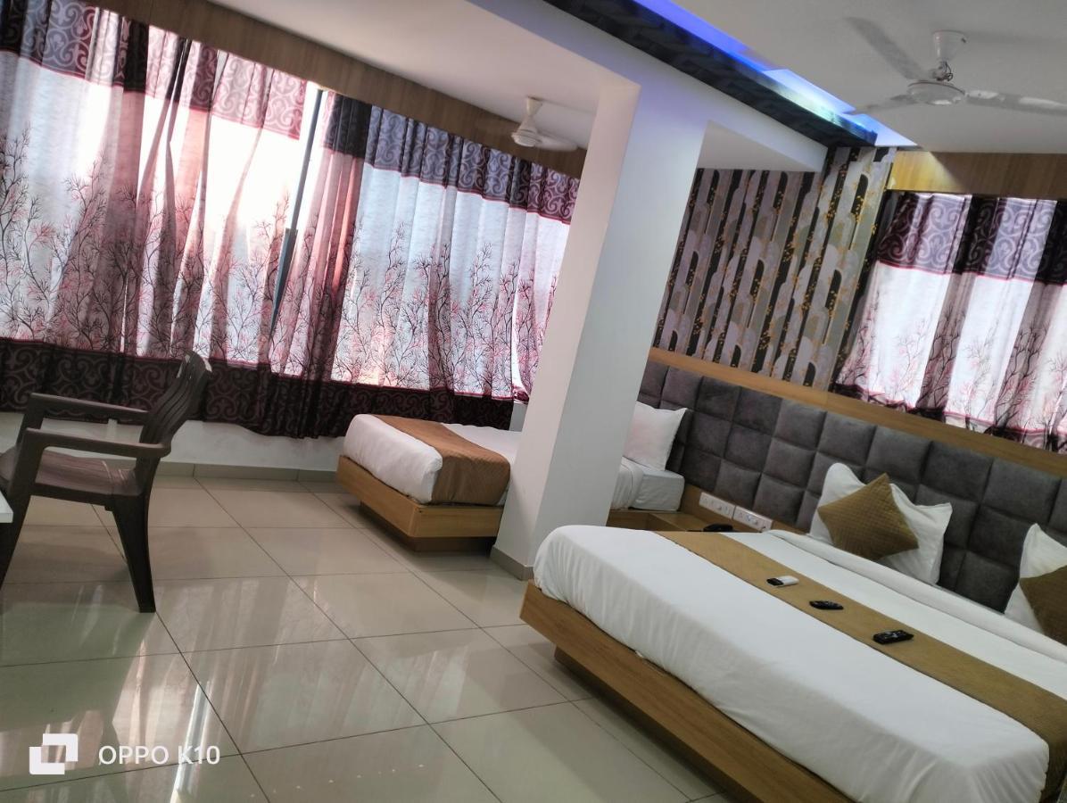 Hotel Rudra Palace Ānand Extérieur photo