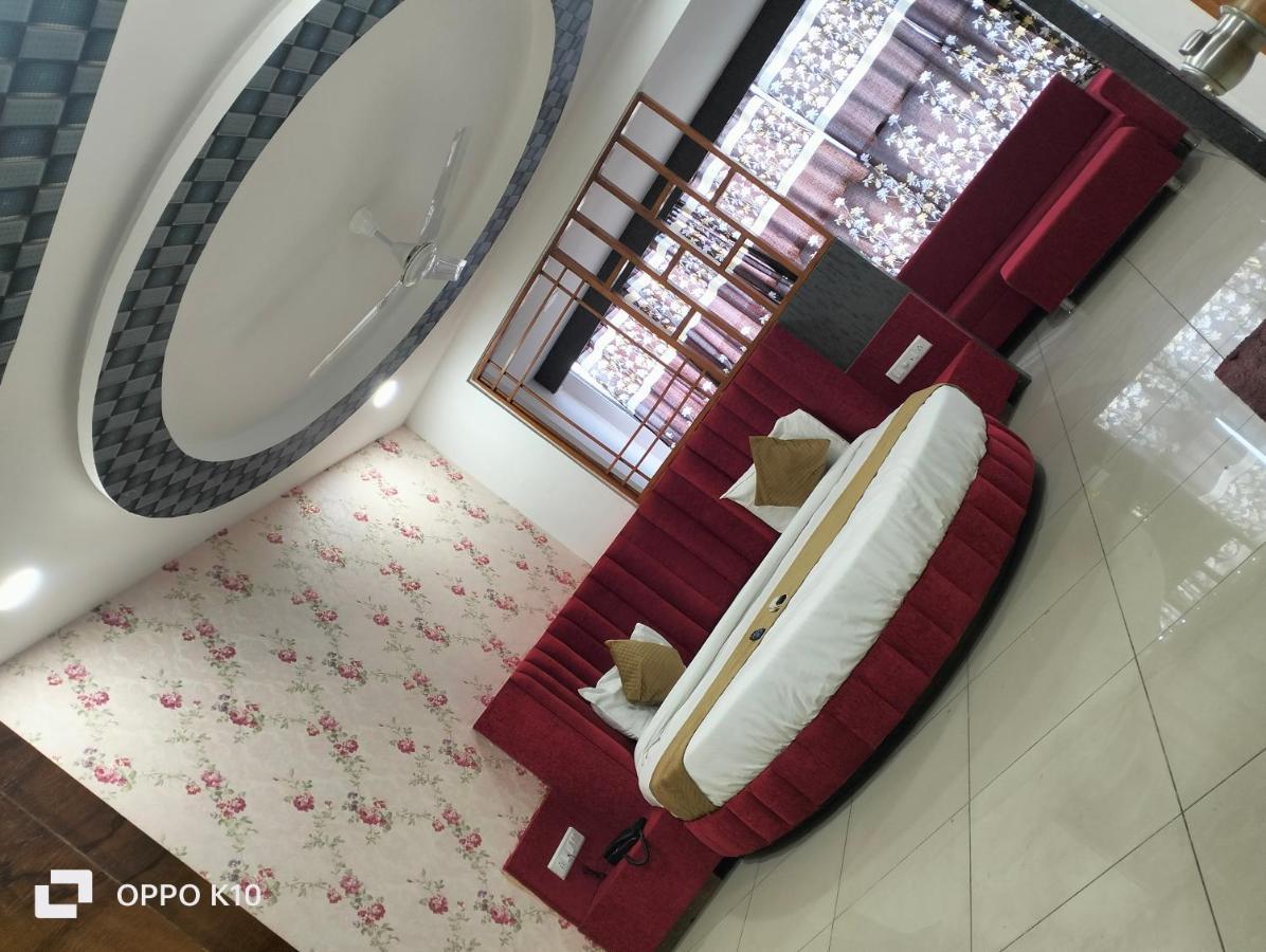 Hotel Rudra Palace Ānand Extérieur photo