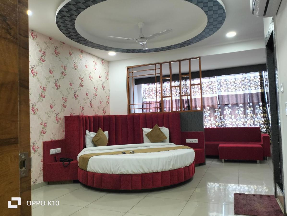Hotel Rudra Palace Ānand Extérieur photo