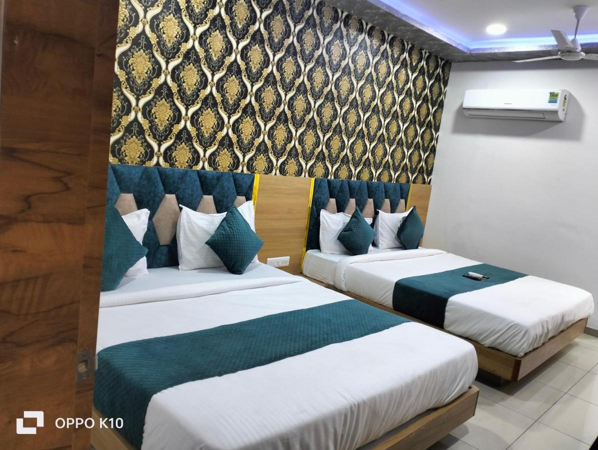 Hotel Rudra Palace Ānand Extérieur photo