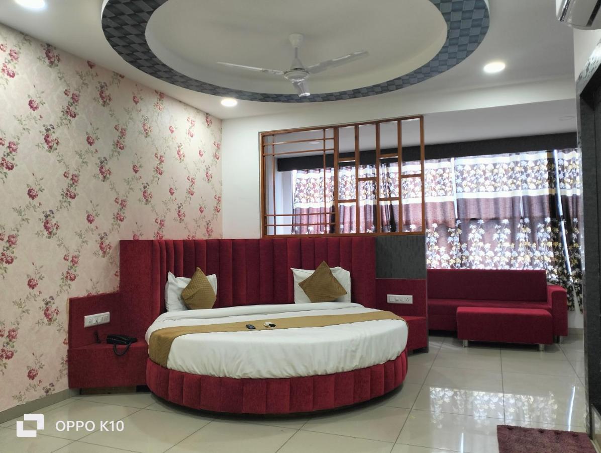 Hotel Rudra Palace Ānand Extérieur photo